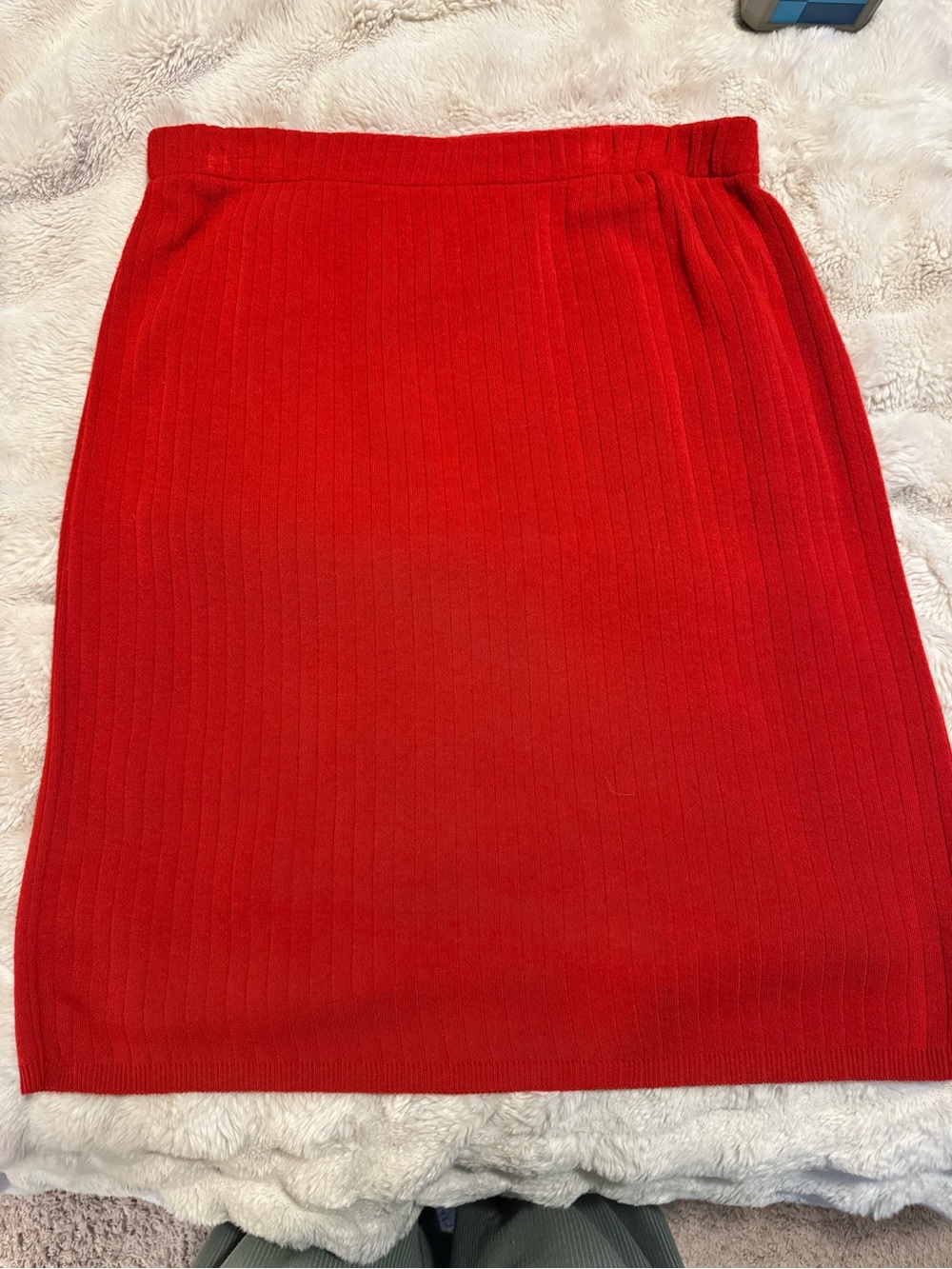 VTG Women’s Red Ribbed Midi Skirt
